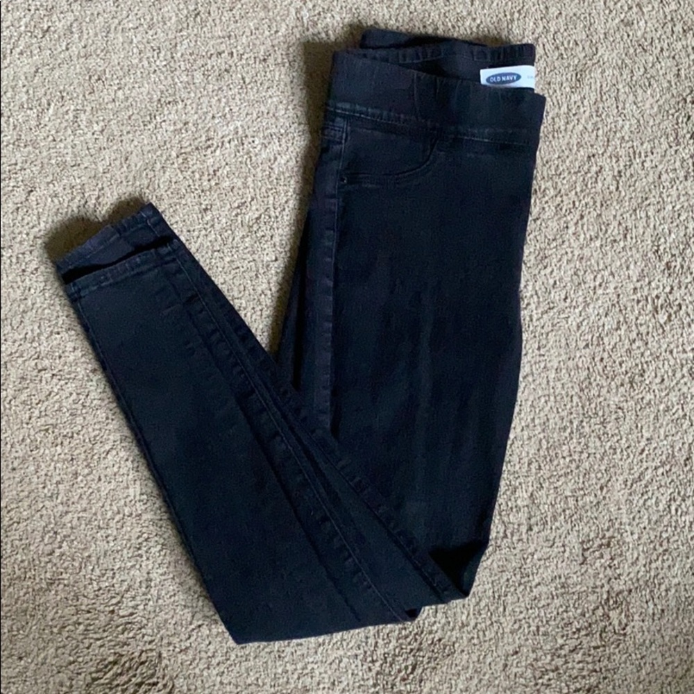 Black jeggings.